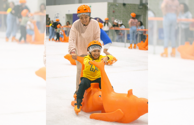 Patinaje sobre hielo: la mejor forma de celebrar el Día del Niño con superhéroes